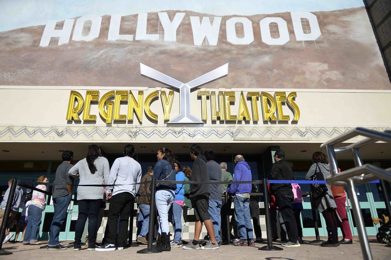 © Reuters. Fila para o filme "A Entrevista" em sessão de Los Angeles