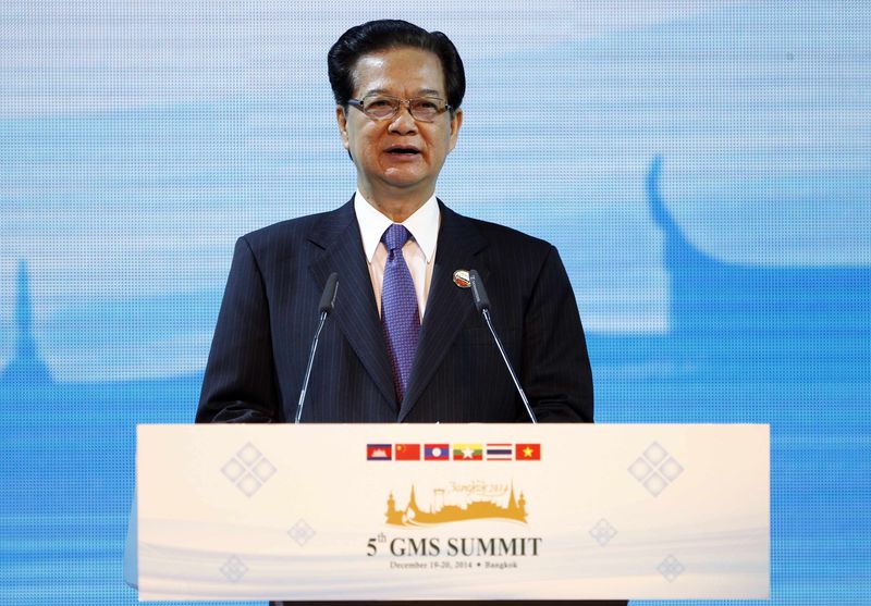 © Reuters. Vietnam's Prime Minister Nguyen Tan Dung speaks during the opening ceremony of the 5th Greater Mekong Subregion (GMS) Summit at a hotel in Bangkok