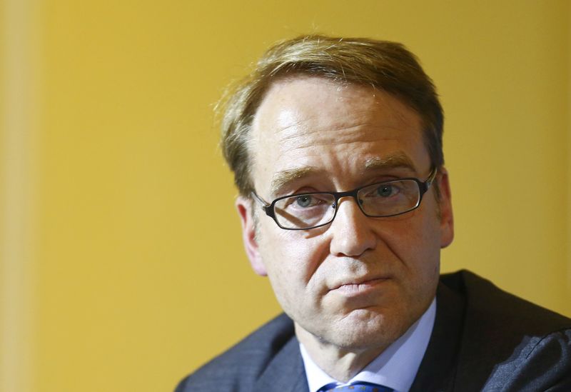 © Reuters. Weidmann, chief of Germany's Bundesbank listens during a news conference in Berlin