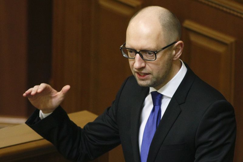 © Reuters. Ukraine's Prime Minister Yatseniuk speaks to deputies as he presents a work plan of his government during a parliament session in Kiev