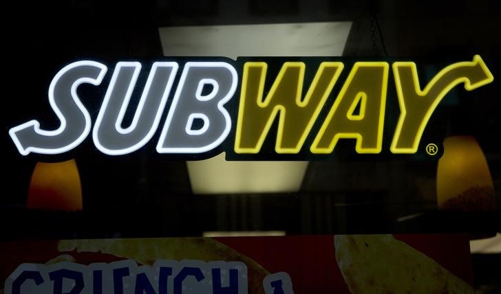© Reuters. A Subway sandwich shop logo is pictured in the Manhattan borough of New York