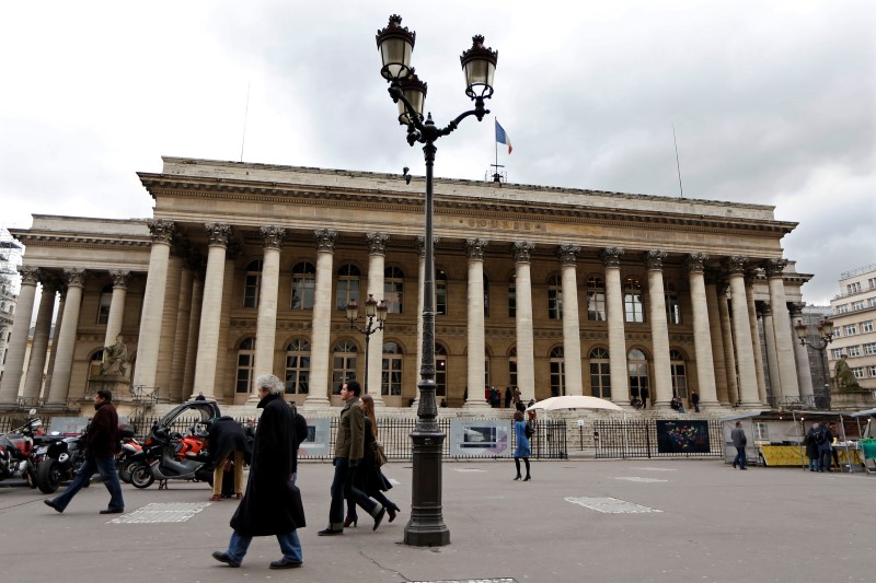 © Reuters. LES BOURSES EUROPÉENNES OUVRENT SUR UNE NOTE MITIGÉE