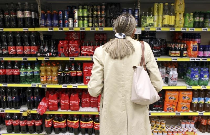 © Reuters. A woman shops at a supermarket in Milan