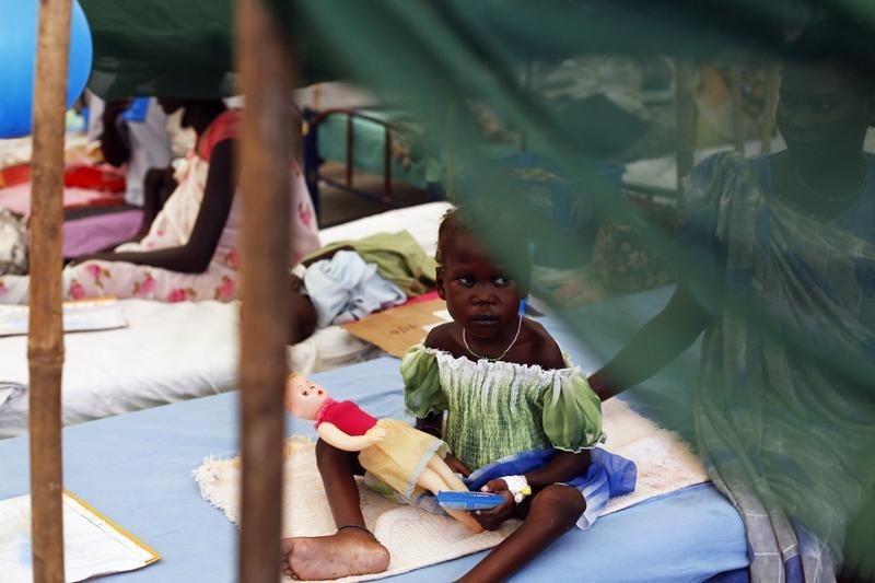 © Reuters. الأمم المتحدة توصل المساعدات الى جنوب السودان عبر نهر النيل