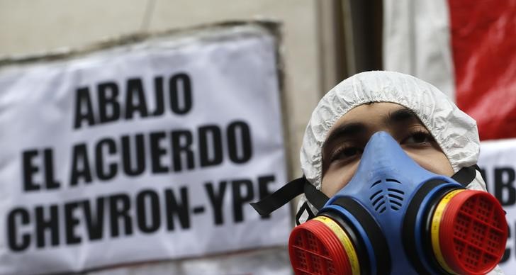 © Reuters. Justicia Argentina ordena a YPF entregar información sobre acuerdo con Chevron