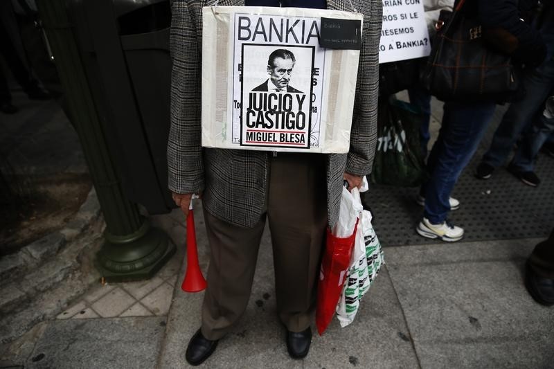 © Reuters. El FROB lleva a la fiscalía subidas de sueldo en la directiva de Caja Madrid
