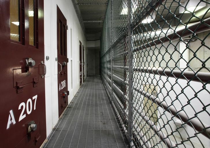 © Reuters. The interior of an unoccupied communal cellblock is seen at Camp VI, a prison used to house detainees at the U.S. Naval Base at Guantanamo Bay