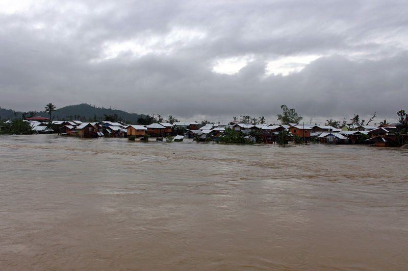 © Reuters. مقتل 53 شخصا في سيول وانهيارات طينية بالفلبين