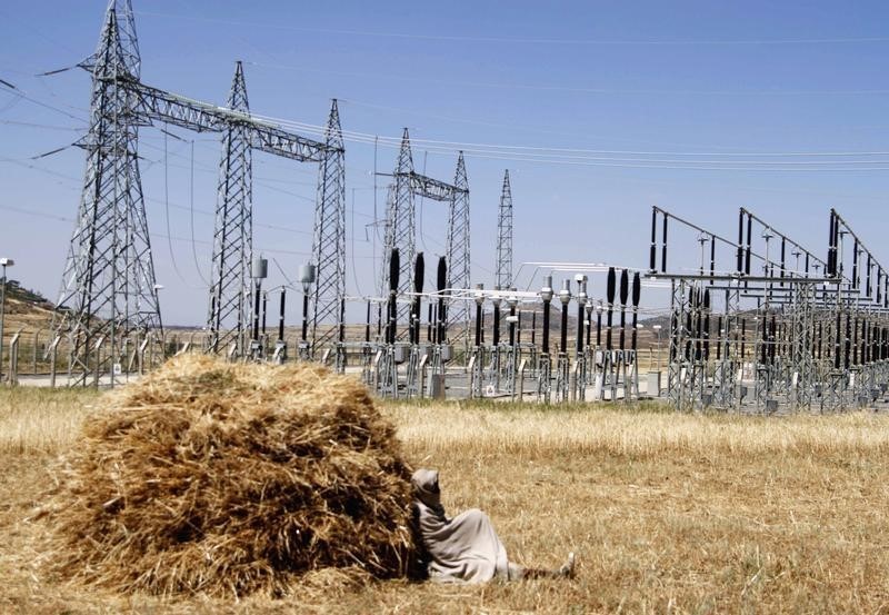 © Reuters. مشروع سد إثيوبي قد يبدأ إنتاج الكهرباء بحلول يونيو