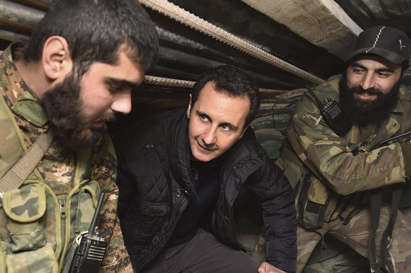 © Reuters. جماعة سورية معارضة: رحيل الأسد شرط لنجاح أي خطة للسلام