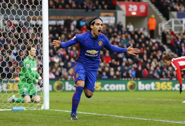 © Reuters. Jogador do Manchester United Radamel Falcao comemora gol marcado em partida contra o Stoke City pelo Campeonato Inglês, no estádio Britannia, em Stoke-on-Trent, região central da Inglaterra