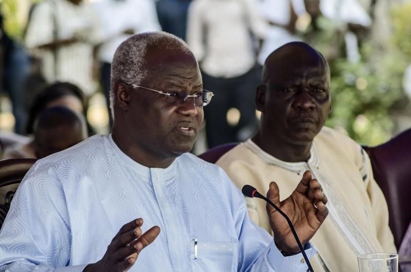 © Reuters. Presidente de Serra Leoa, Ernest Bai Koroma, durante discurso em Freetown 