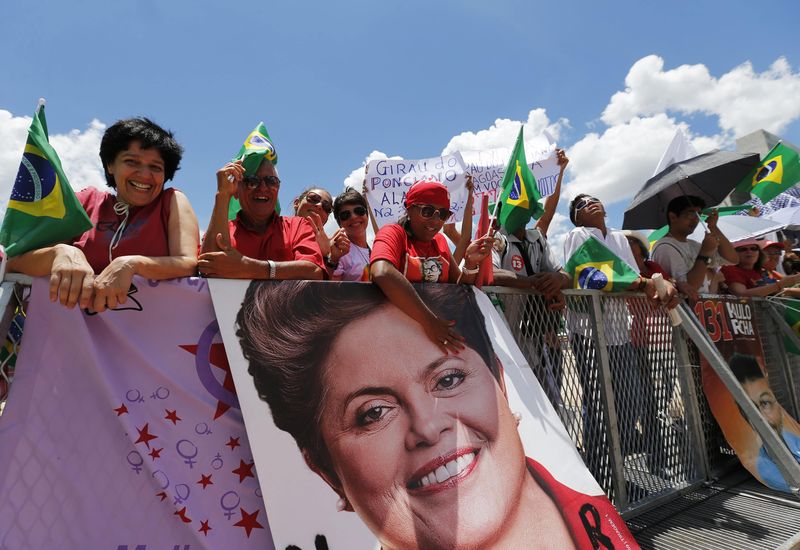 © Reuters. Público perto do Palácio do Planalto