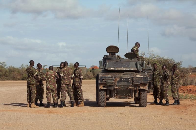 © Reuters. إصابة ثلاثة جنود كينيين في هجوم مسلح قرب حدود الصومال