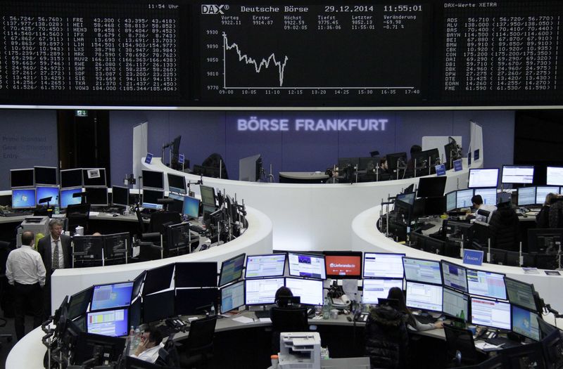 © Reuters. أسهم أوروبا ترتفع صباحا في أولى جلسات 2015