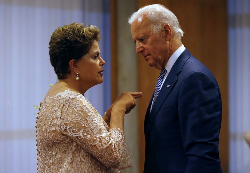 © Reuters. Presidente Dilma Rousseff e vice dos EUA, Joe Biden, em Brasília