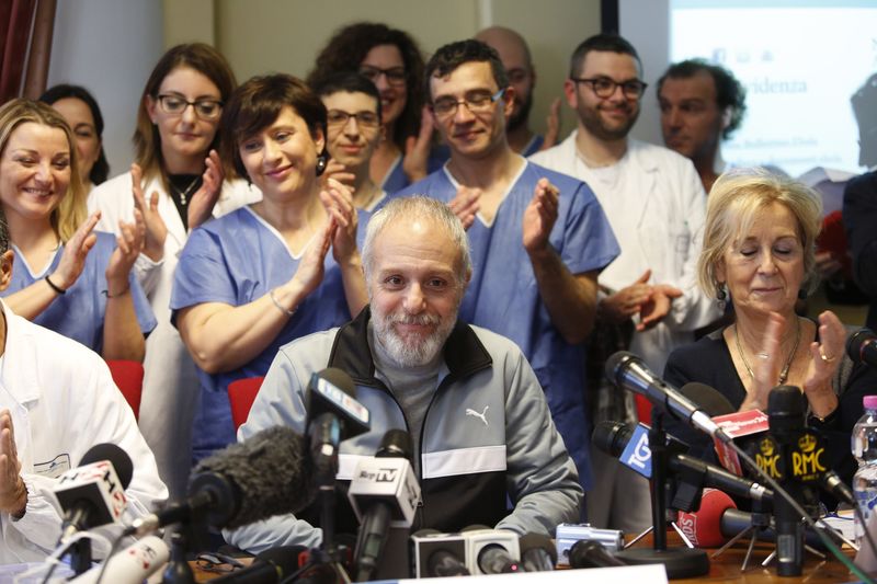 © Reuters. Italian Doctor Fabrizio Pulvirenti attends a news conference at the Spallanzani hospital in Rome