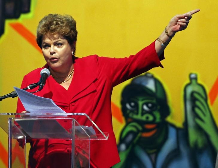 © Reuters. Roussef makes a speech while attending a Christmas ceremony in Sao Paulo