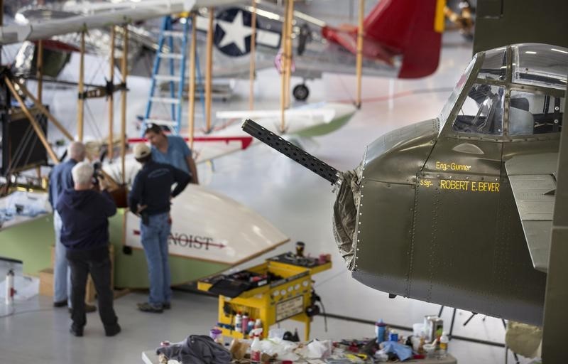 © Reuters. Workers gather around a reproduction of Benoist airboat at Fantasy of Flight in Polk City, Florida