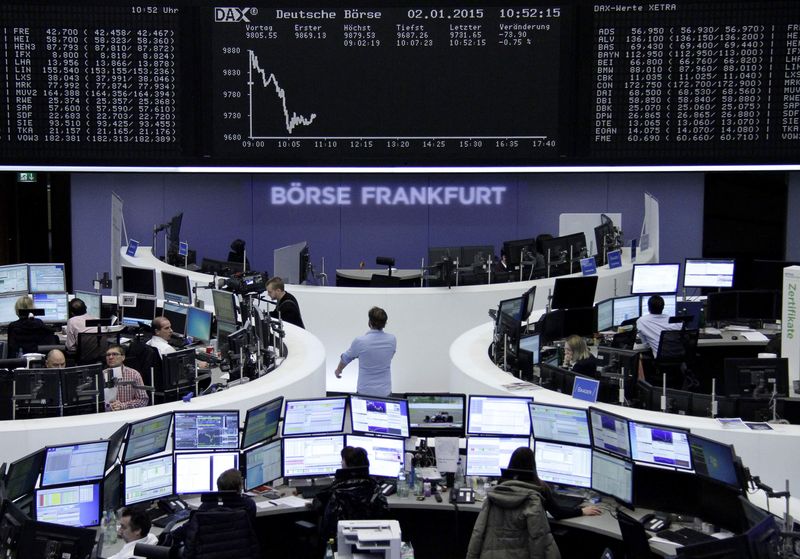 © Reuters. تراجع أسهم أوروبا بفعل بيانات ضعيفة لكن أسواق الجنوب تتعافى