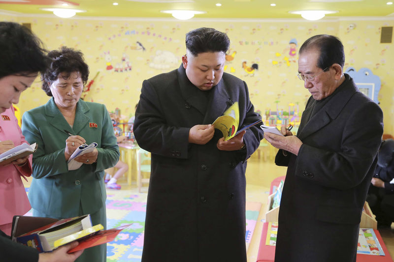 © Reuters. North Korean leader Kim Jong Un checks a book during his visit the Pyongyang Baby Home and Orphanage on New Years Day