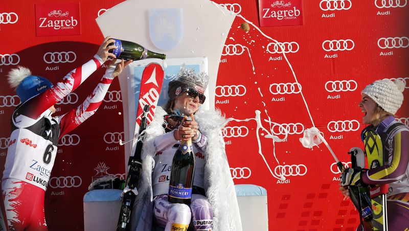 © Reuters. Zettel from Austria, Shiffrin from the U.S. and Loeseth from Norway (L-R) celebrate on the podium after the World Cup Women's Slalom race on Sljeme in Zagreb