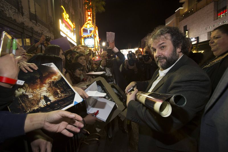 © Reuters. Writer, producer and director of the movie Jackson signs autographs at the premiere of 