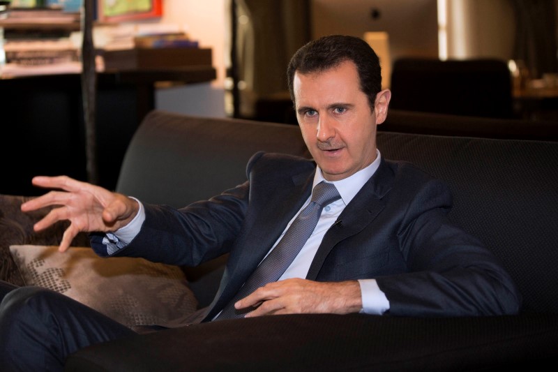 © Reuters. Syria's President Bashar al-Assad speaks during an interview with French magazine Paris Match,in Damascus