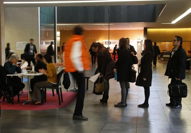 © Reuters. Visitors wait to be interviewed by company representatives at the JOBarcelona'14 at the Palau de Congressos de Catalunya in Barcelona