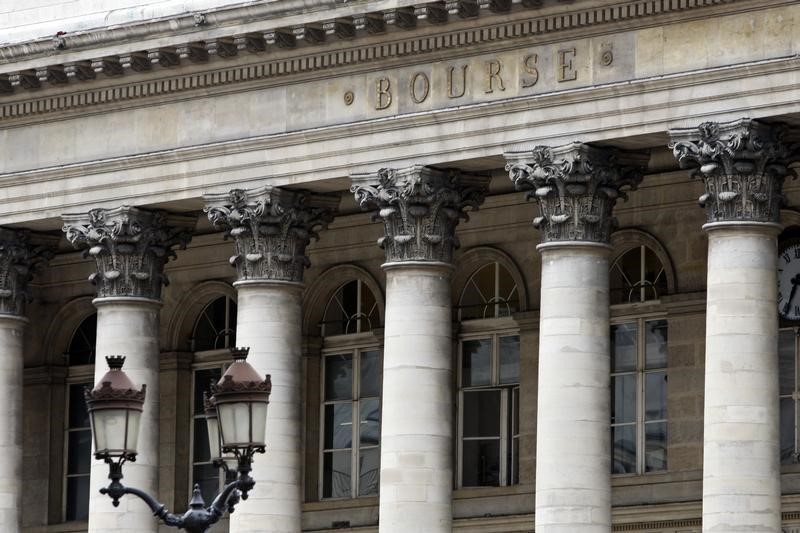 © Reuters. LES BOURSES EUROPÉENNES REPASSENT DANS LE VERT EN DÉBUT DE SÉANCE