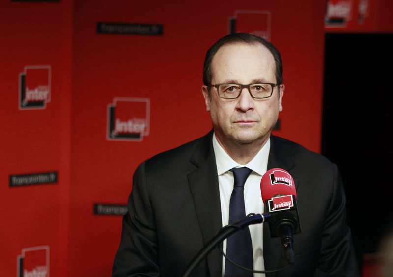 © Reuters. أولوند يعبر عن أمله بنمو الاقتصاد الفرنسي أكثر من 1% في 2015