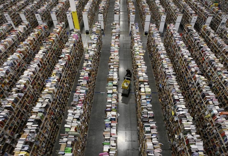 © Reuters. Las ventas de terceros en Amazon superaron los 2.000 millones de artículos en 2014