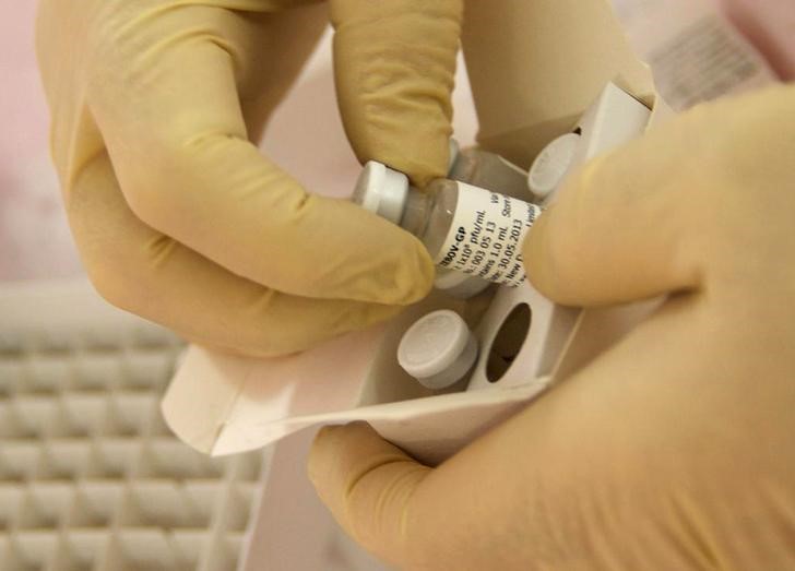 © Reuters. Hospital de Ginebra reanuda prueba de vacuna contra el ébola en dosis más bajas 