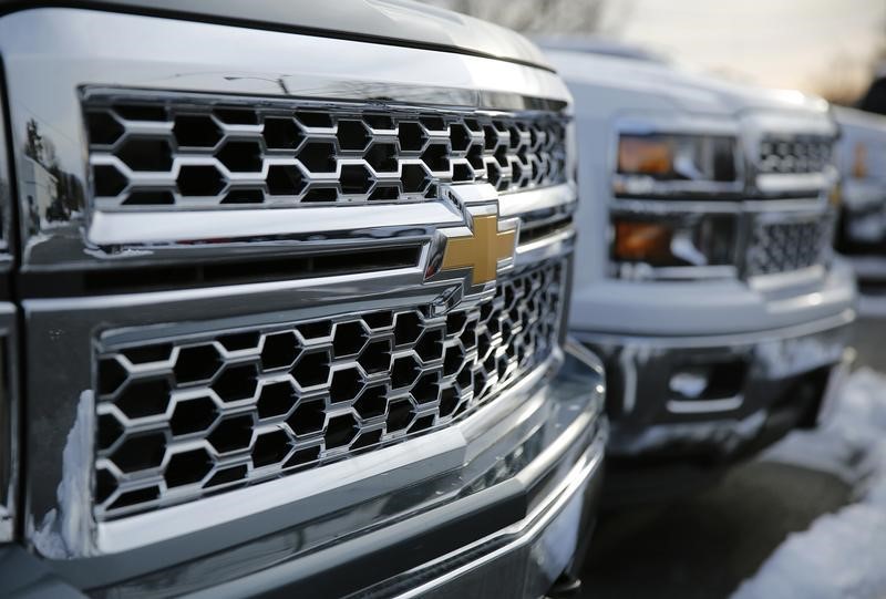 © Reuters. 2014 Chevrolet Silverado pick up trucks are pictured in Thurmont, Maryland