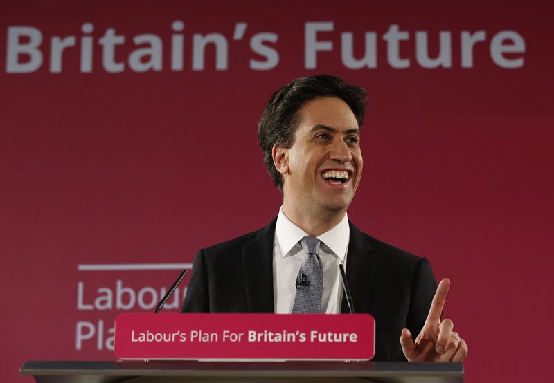 © Reuters. Britain's opposition Labour Party leader Ed Miliband smiles as launches his party's 2015 election campaign in Salford