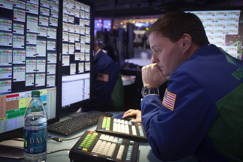 © Reuters. A trader works on the floor of the New York Stock Exchange in the Manhattan borough of New York