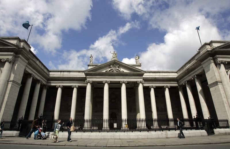 © Reuters. A general view of the Bank of Ireland College Green branch in Dublin