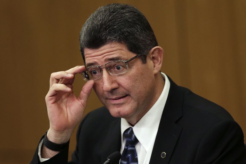 © Reuters. Ministro da Fazenda, Joaquim Levy, durante cerimônia no Banco Central, em Brasilia