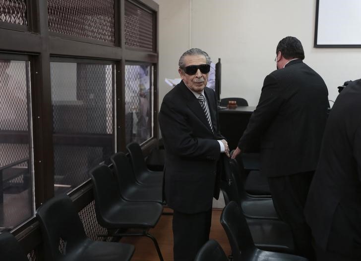 © Reuters. Former Guatemalan dictator Rios Montt during a break in a hearing at the Supreme Court of Justice in Guatemala City