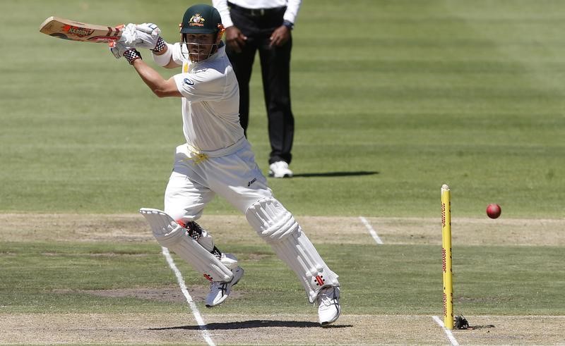 © Reuters. Australia's Warner plays a shot on the first day of their third test cricket match against South Africa in Cape Town