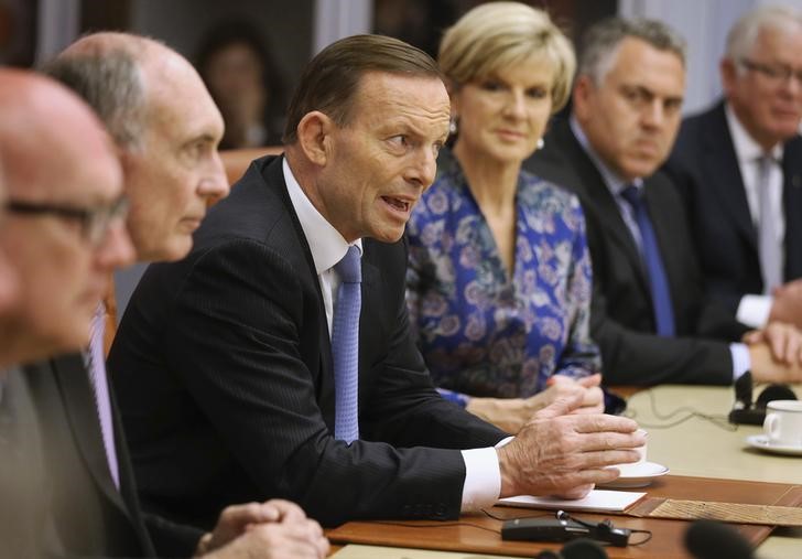 © Reuters. Australia's Prime Minister Abbott participates in a ministerial meeting with Chinese counterparts at Parliament House in Canberra