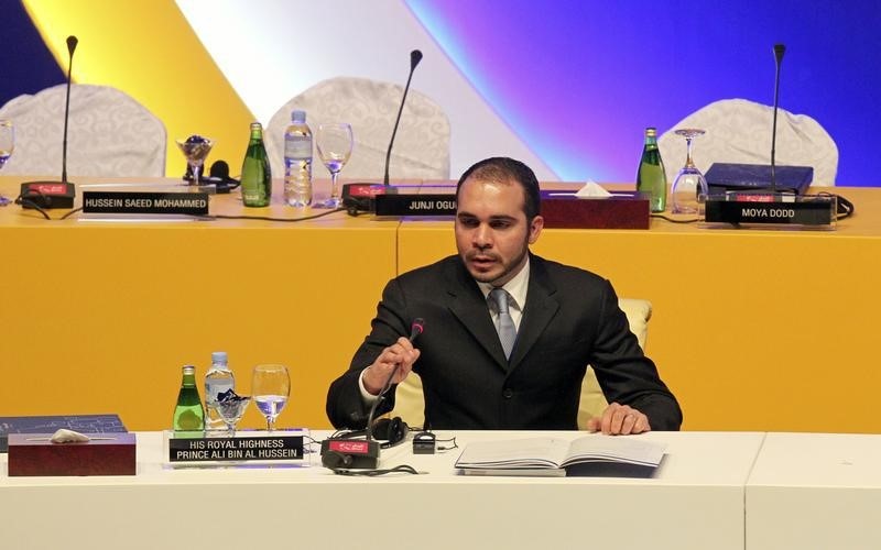 © Reuters. Jordan's Prince Ali bin al-Hussein speaks after he won the votes of the AFC for the FIFA vice-presidency during the 24th AFC congress in Doha
