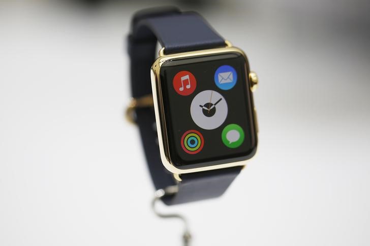 © Reuters. El Apple Watch plantea posibilidades y desafíos a los anunciantes