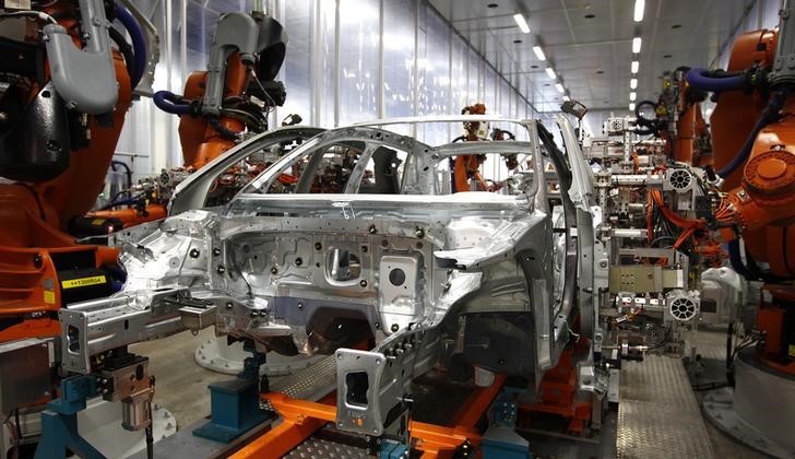 © Reuters. Robots connect side parts on Audi A3 light weight construction chassis at production line of German car manufacturer's plant in Ingolstadt