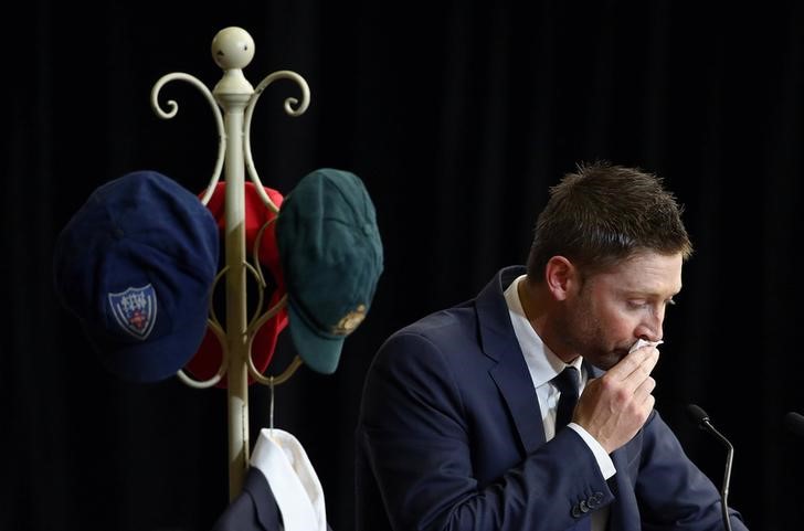 © Reuters. Australian cricket team captain Clarke pauses as he speaks in front of he Baggy Green and other state representative caps belonging to Australian cricketer Hughes during his funeral service in the town of Macksville