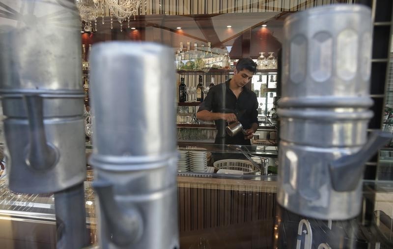 © Reuters. Old Moka machines are displayed in a cafe in downtown Rome