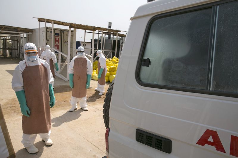 © Reuters. J&J y Bavarian Nordic inician ensayo clínico con vacuna contra ébola  