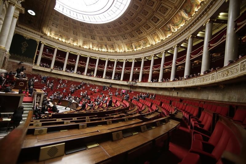 © Reuters. LE PS SUR LE POINT DE PERDRE LA MAJORITÉ ABSOLUE À L'ASSEMBLÉE