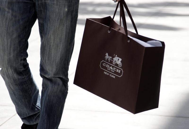 © Reuters. A shopping bag from the luxury brand Coach is seen along Rodeo Drive in Beverly Hills