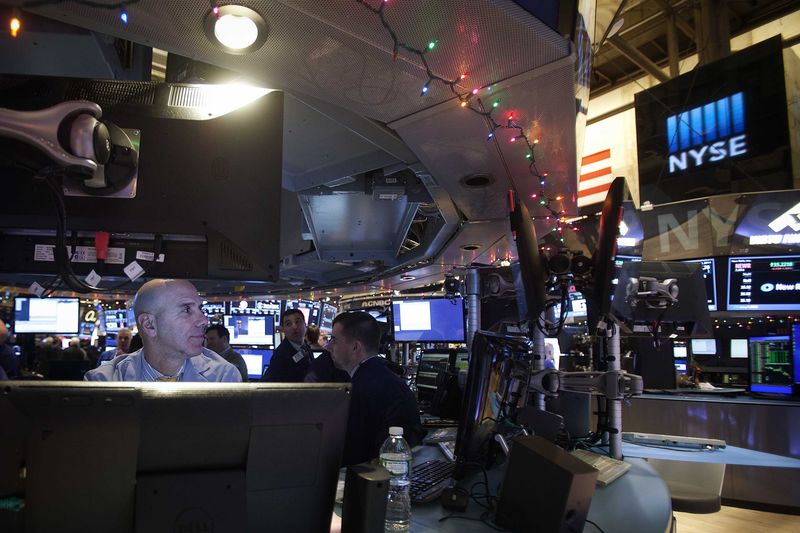 © Reuters. مؤشرات الأسهم الأمريكية تفتح على صعود طفيف بعد هبوطها الحاد